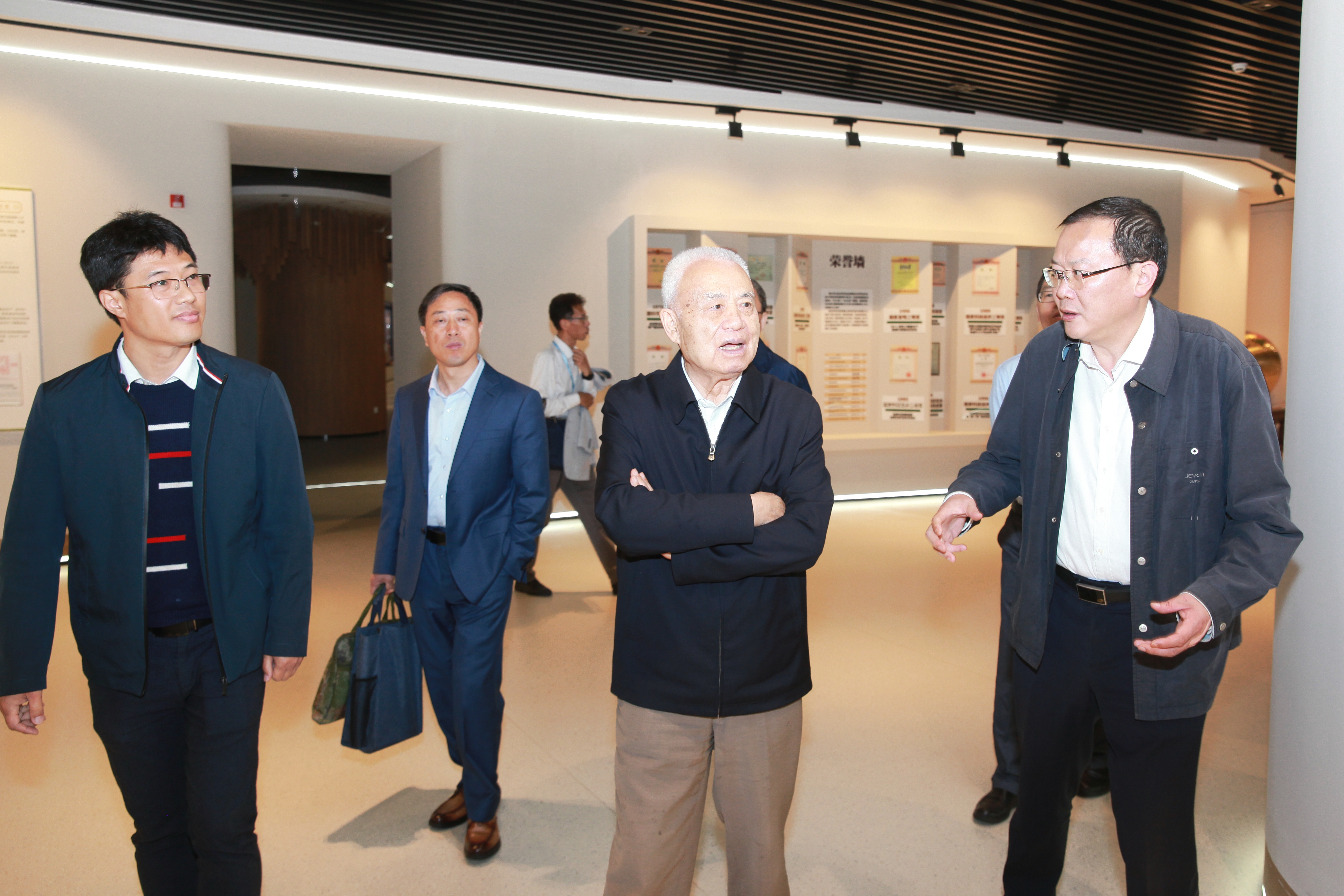 1714290175726629.jpg 1714290175726629.jpg